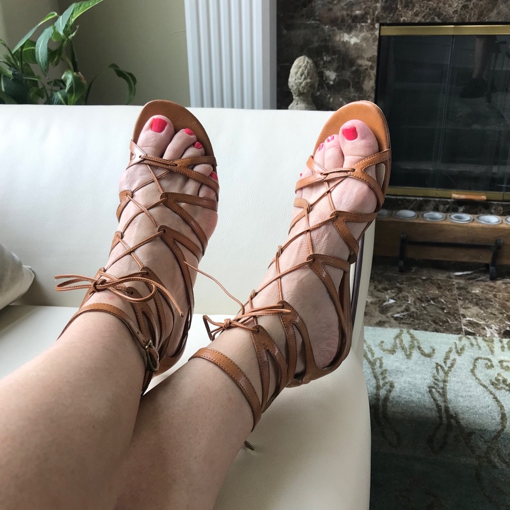 Via speaker Roman Sandals